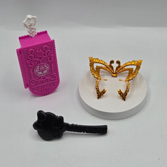 Monster High Luna Mothews Gold Butterfly Headband & Skelita Calaveras Scaris Sui - Picture 1 of 8